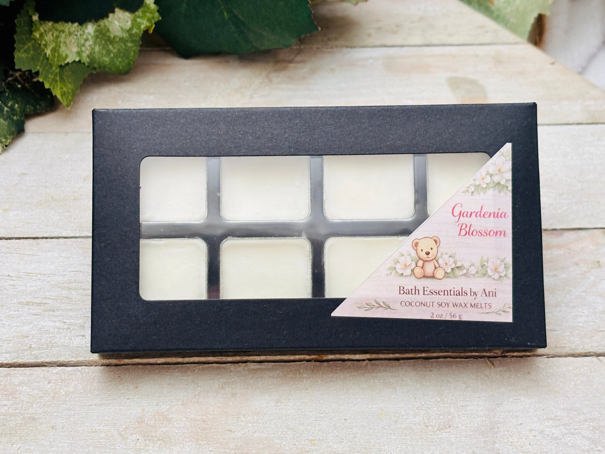 Boxed wax melt tray with white and cream squares, Gardenia Blossom label insert